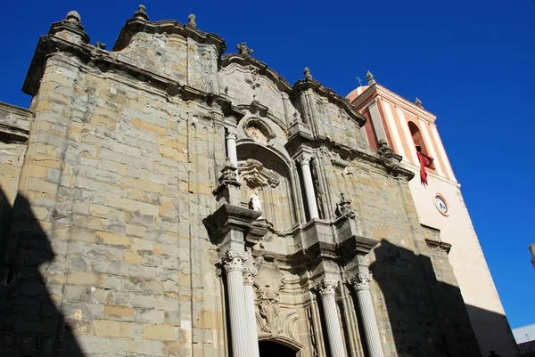 Vista frontal da igreja de St Matthews, Tarifa, Espanha . — Fotografia de Stock