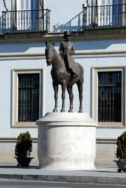 Статуя графині Барселони на конях, Севілья, Іспанія. — стокове фото