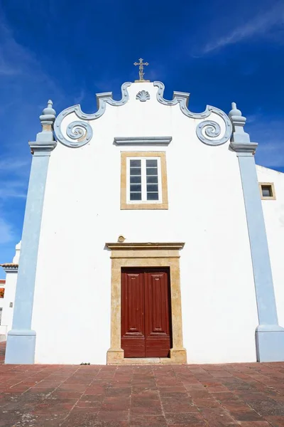 Vista de la iglesia de Sant Ana (Igreja de Sant Ana), Albufeira, Portugal . — Foto de Stock