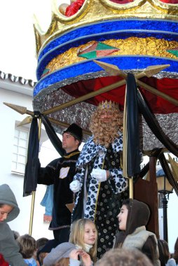Gaspar arabasında duran Üç Kings Parade, La Cala de Mijas, İspanya.