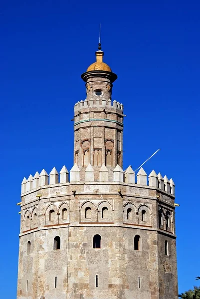 Верхня частина золотої башти, Севілья, Іспанія. — стокове фото
