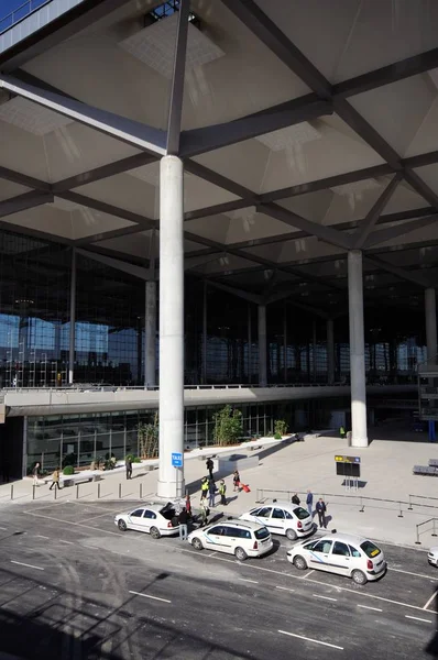 Elevated view of the entrance to Malaga airport terminal three, Malaga, Spain. — Stock Photo, Image