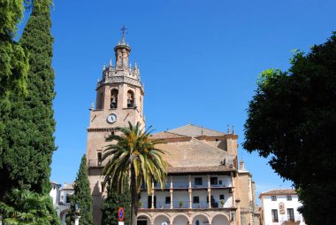 Tarihi eski kentteki Santa Maria kilisesinin görünümü, Ronda, İspanya.