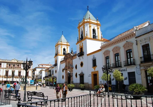 Vista da igreja paroquial de Socorro na Plaza del Socorro, Ronda, Espanha . — Fotografia de Stock