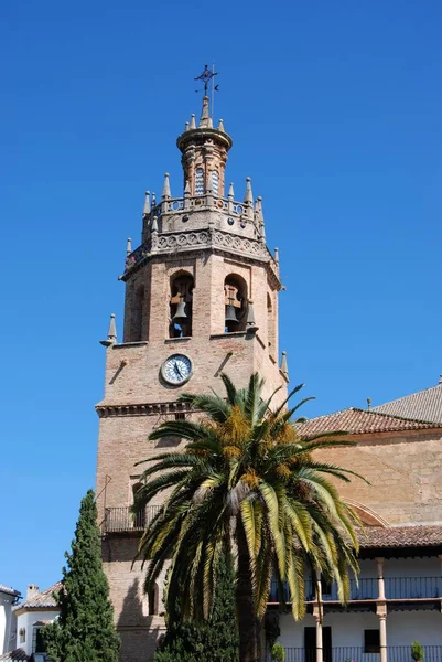 Kilátás a Santa Maria-templomra a történelmi óvárosban, ronda, Spanyolország. — Stock Fotó