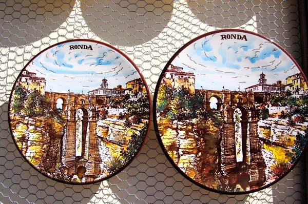 Lastre in ceramica raffiguranti il Ponte Nuovo, Ronda, Spagna . — Foto Stock