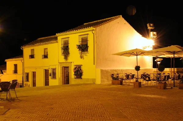 Restaurants and buildings in the Plaza de Santa Maria at night, Antequera, Spain. — ストック写真