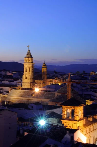 Torri della chiesa di San Sebastian e San Augustin al tramonto, Antequera, Spagna . — Foto Stock