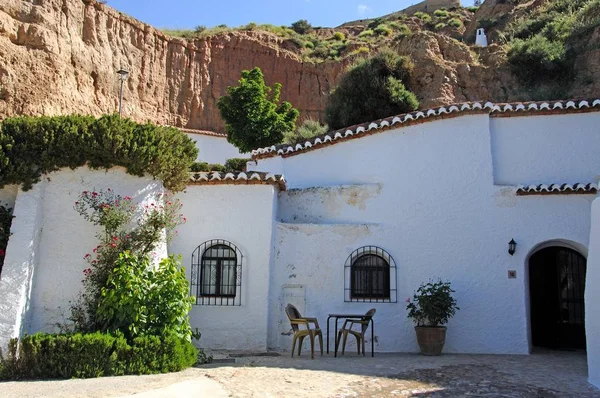 Viviendas de Cuevas en el Barrio Troglodita, Guadix, Sapin . — Foto de Stock