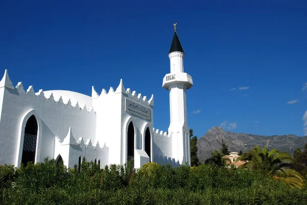 Vista do Rei Abdul Aziz Al Saud Mesquita, Marbella, Espanha . — Fotografia de Stock