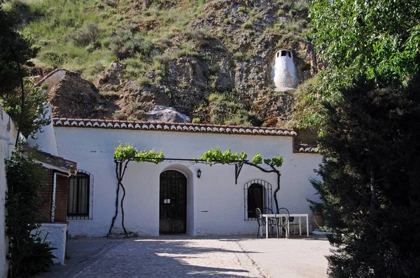 Пещерные дома в квартале Троглодит, Гвадикс, Испания . — стоковое фото