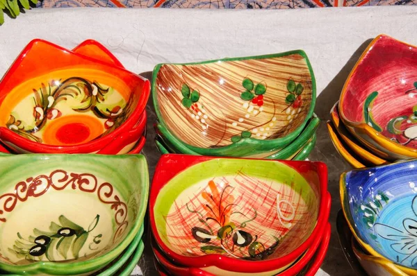 Ładne Ceramiczne Dania Eksponowane Przed Sklepem Mijas Costa Del Sol — Zdjęcie stockowe