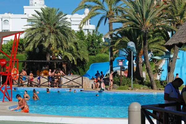 Fuengirola Spain September 2008 Tourists Relaxing Water Park Large Water — Stock Photo, Image