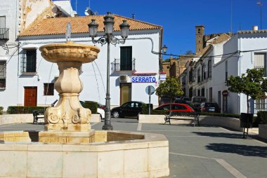 OSUNA, SPAIN - NOVEMBER 13, 2008 - Kasaba meydanındaki Taş Çeşmesi (Plaza Duque), Osuna, İspanya - 13 Kasım 2008