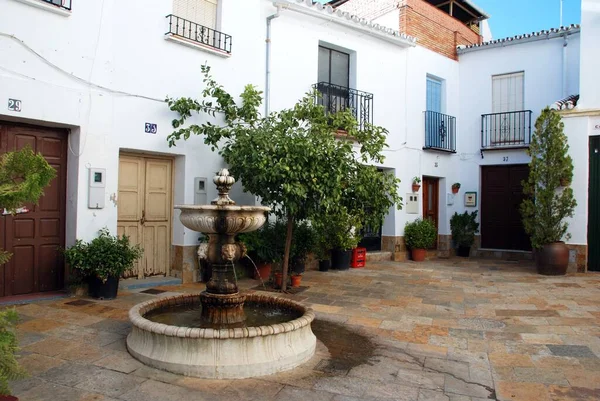 Yunquera Spain October 2008 Fountain Small Village Square Surrounded Whitewashed — Stock Photo, Image