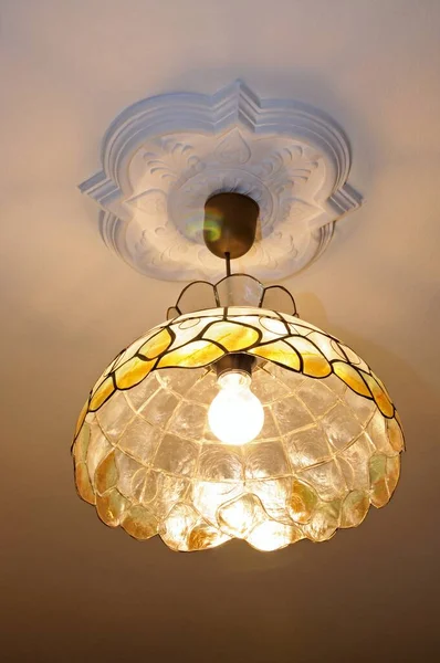 Tiffany style ceiling light with decorative ceiling rose.