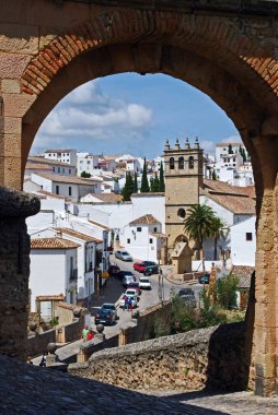 RONDA, SPAIN - 13 Mayıs 2008 - Taştan Philip V kemerinden Malaga Eyaleti, Endülüs, İspanya, Avrupa, 13 Mayıs 2008.