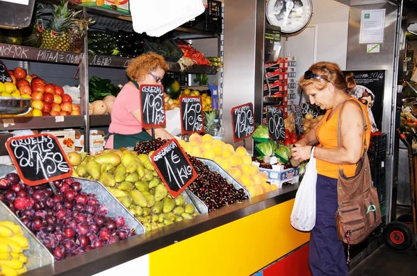 Malaga Spain June 2011 Fruit Stall Indoor Market Mercado Atarazanas — Stock Photo, Image