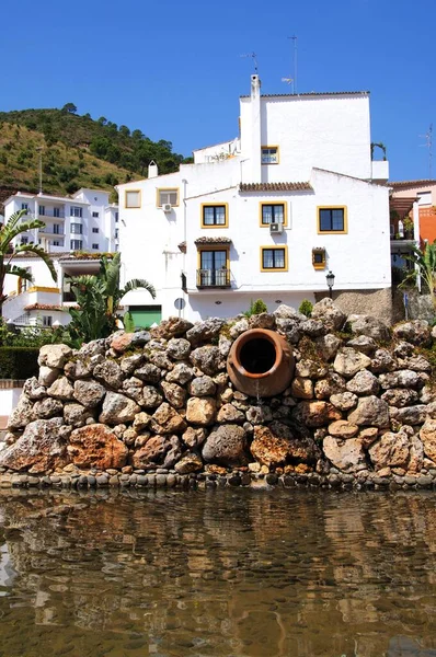 Benahavis España Junio 2010 Elemento Agua Parque Con Edificios Urbanos —  Fotos de Stock