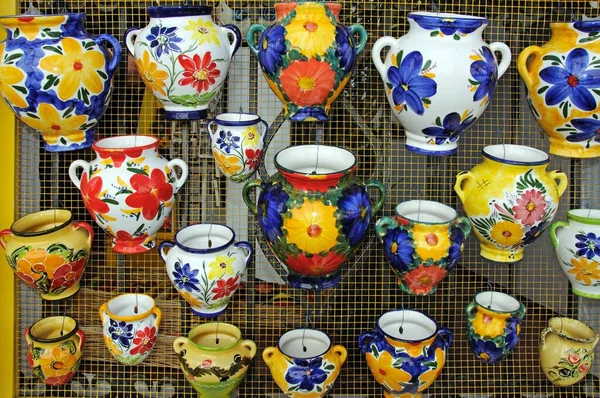 Mijas Hiszpania Sierpnia 2010 Ceramiczne Garnki Wazony Wystawione Przed Sklepem — Zdjęcie stockowe