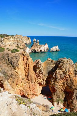 PORTIMAO, PORTUGAL - 10 Haziran 2017 - tenha bir plaj Praia da Rocha, Portimao, Algarve, Portekiz, Avrupa, 10 Haziran 2017.