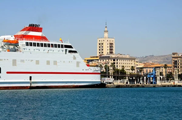 Malaga España Junio 2011 Ferry Puerto Interior Con Edificio Equitativo — Foto de Stock