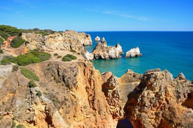 Okyanus manzaralı uçurumlar, Praia da Rocha, Portimao, Algarve, Portekiz, Avrupa.
