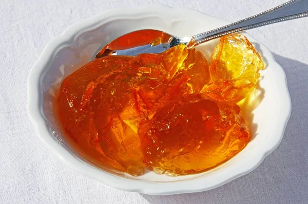 Апельсиновый Мармелад Белом Керамическом Блюде Серебряной Ложкой — стоковое фото