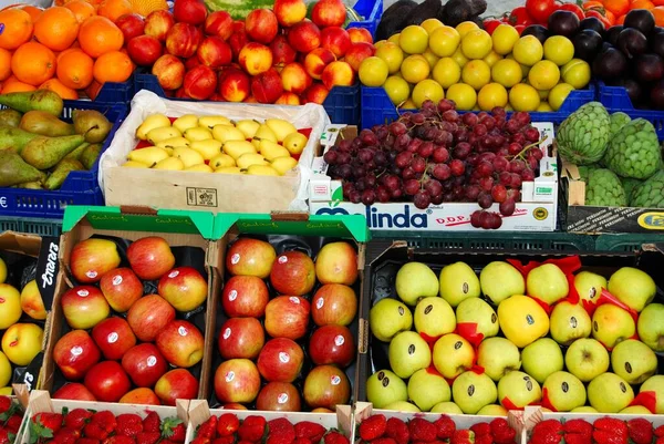 Frigiliana Hiszpania Marca 2008 Owoce Warzywa Sprzedaż Poza Sklepem Frigiliana — Zdjęcie stockowe
