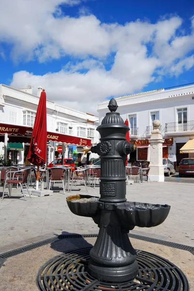 Medina Sidonia Ισπανια Ιουνιου 2009 Πόσιμο Σιντριβάνι Και Πεζοδρόμιο Cafe — Φωτογραφία Αρχείου