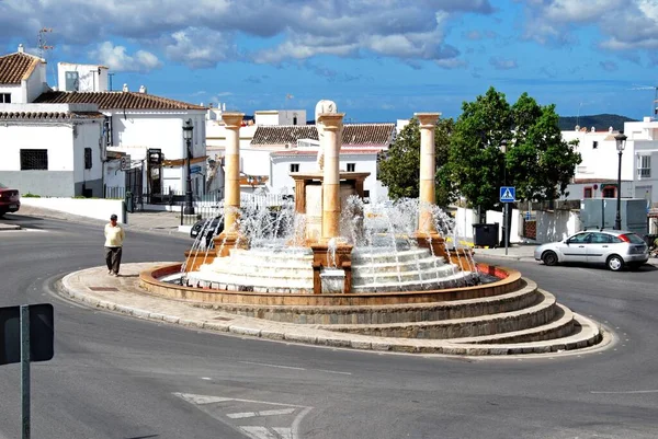 Medina Sidonia España Junio 2009 Fuente Grande Con Columnas Temáticas — Foto de Stock