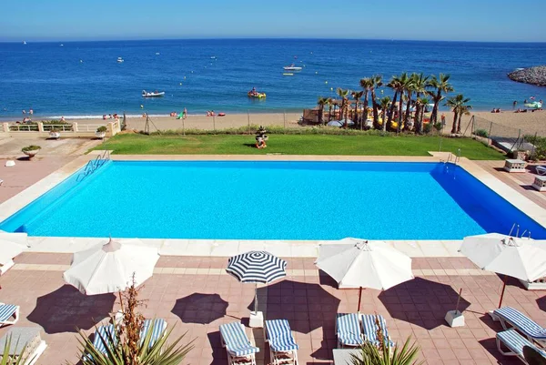 Benalmadena España Septiembre 2009 Piscina Borde Playa Benalmádena España Septiembre — Foto de Stock