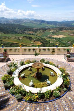 RONDA, SPAIN - 13 MAYIS 2008 - Don Bosco evindeki güzel bahçelerin manzarası yükseldi, kırsal kesim, Ronda, Malaga Eyaleti, Endülüs, İspanya, Avrupa, 13 Mayıs 2008.