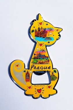 CALAHONDA, İspanya - 10 Aralık 2011 - Prag, Calahonda, İspanya 'dan yenilikçi kedi buzdolabı mıknatısı şişe açacağı - 10 Aralık 2011