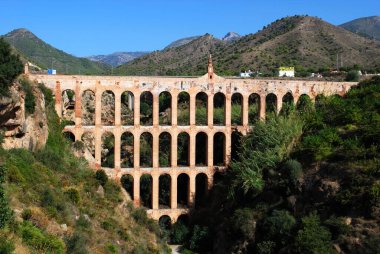 NERJA, İspanya - 6 Ekim 2009 - Aguila Aqueduct, Nerja, Malaga Eyaleti, Endülüs, İspanya, Avrupa, 6 Ekim 2009.