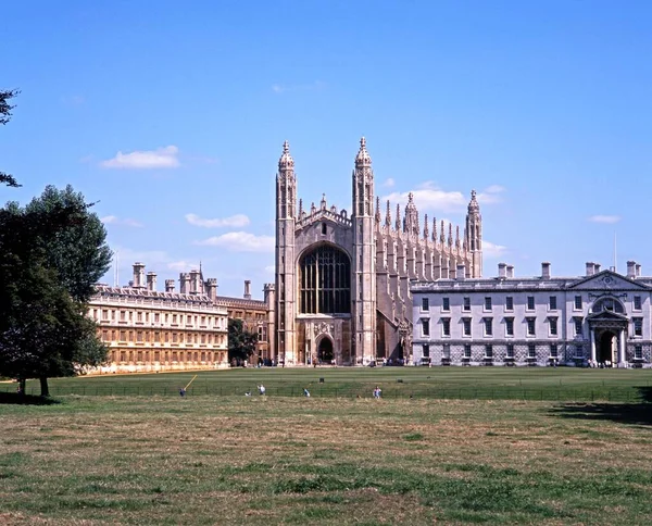 Cambridge ブリッジ 1992年7月8日 ケンブリッジ大学サマータイム中のキングス カレッジの様子 Cambridgeshire England Western Europe 1992年7月8日 — ストック写真