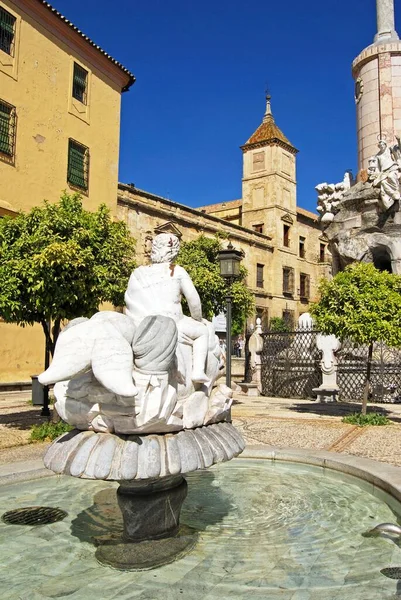 Cordoba España Abril 2008 Jardín Con Fuente Palacio Episcopal Parte — Foto de Stock