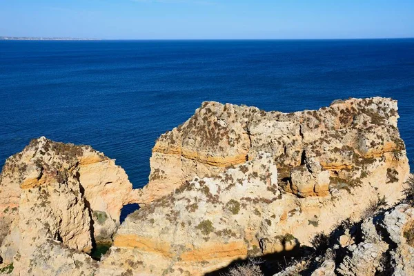 Emelkedett Kilátás Sziklák Óceán Hátsó Ponta Piedade Lagos Algarve Portugália — Stock Fotó