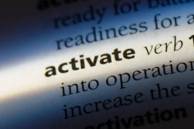 bir Sözlüğü'ndeki sözcüğü etkinleştirin. kavram etkinleştirmek.