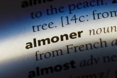 almoner sözcük sözlüğe. almoner kavramı.
