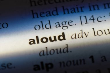 yüksek sesle bir sözlükte kelime. yüksek sesle kavramı.