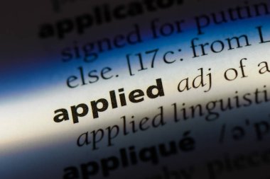 uygulanan tek kelimeyle bir sözlük. uygulanan kavramı.