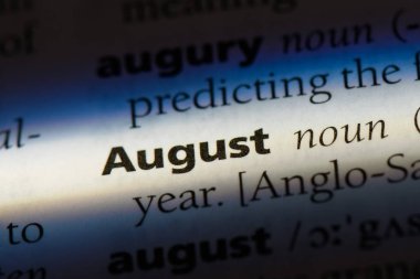 bir sözlüğü'ndeki Ağustos sözcüğü. Ağustos kavramı.