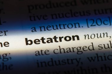 bir sözlüğü'ndeki betatron sözcüğü. betatron kavramı.