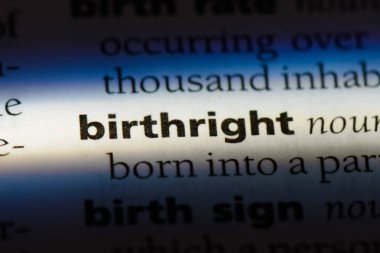 doğuştan gelen hakları Word'de bir sözlük. doğuştan gelen hakları kavramı.