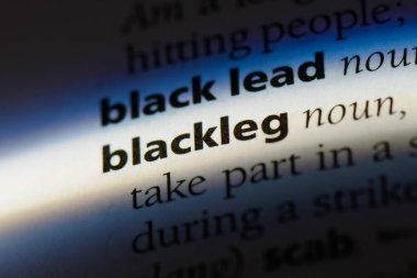 üçkâğıtçı Word'de bir sözlük. üçkâğıtçı kavramı.