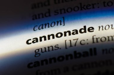 bir sözlüğü'ndeki sözcüğü cannonade. salvolarıyla kavramı.