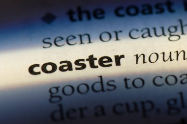 bir sözlüğü'ndeki bardak altlığı sözcüğü. Coaster kavramı.