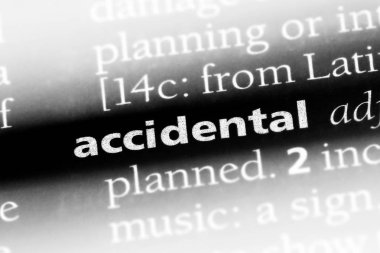 yanlışlıkla tek kelimeyle bir sözlük. yanlışlıkla kavramı.