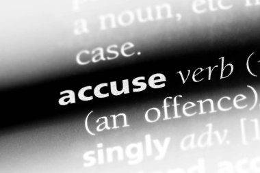 bir sözlüğü'ndeki sözcüğü suçlamak. kavram suçlamak.